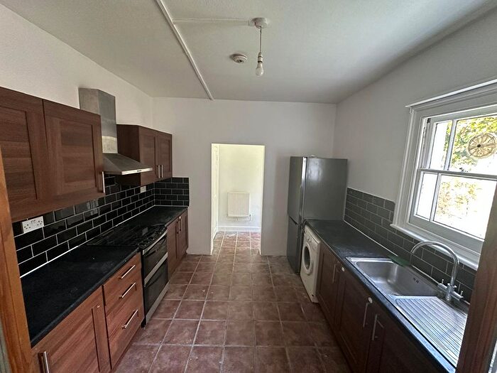 2 Bedroom Flat To Rent In Cecile Park, London, N8