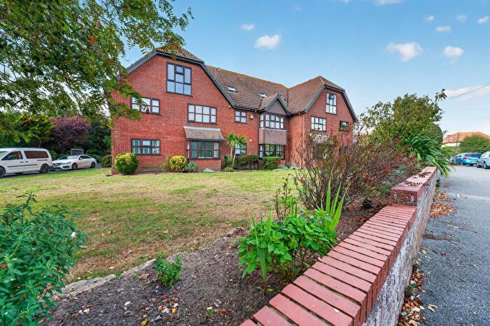 2 Bedroom Flat For Sale In Stourwood Road, Bournemouth, BH6