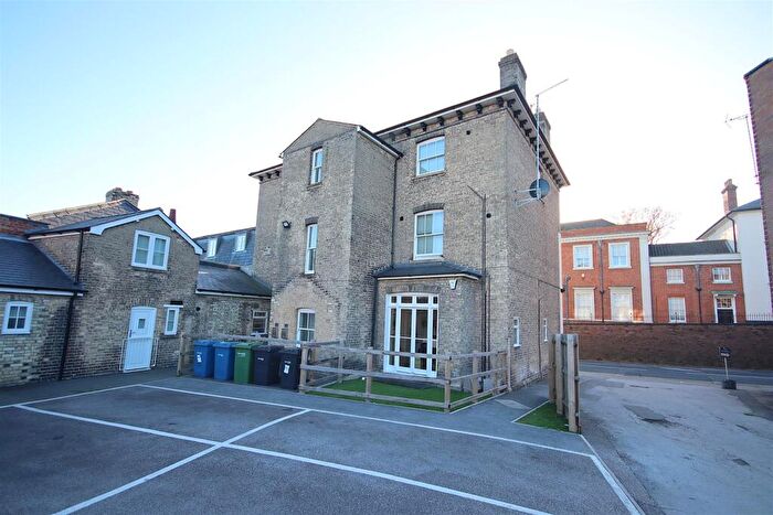 2 Bedroom Flat To Rent In High Street, Newmarket, CB8