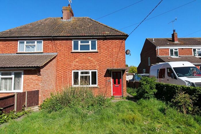 3 Bedroom Semi-Detached House For Sale In Meads Road, Durrington, SP4
