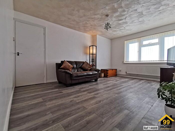 2 Bedroom Maisonette For Sale In Mill Green, Eastry, Sandwich, Kent, CT13