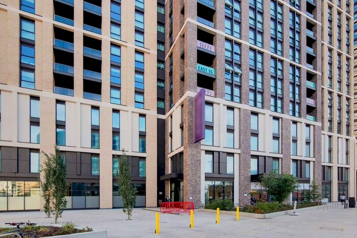 3 Bedroom Flat To Rent In Falconbrook Gardens, Canning Town, London, E16