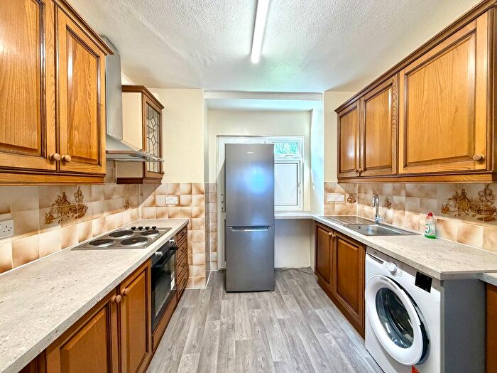 3 Bedroom Bungalow To Rent In Wyndale Avenue, London, NW9
