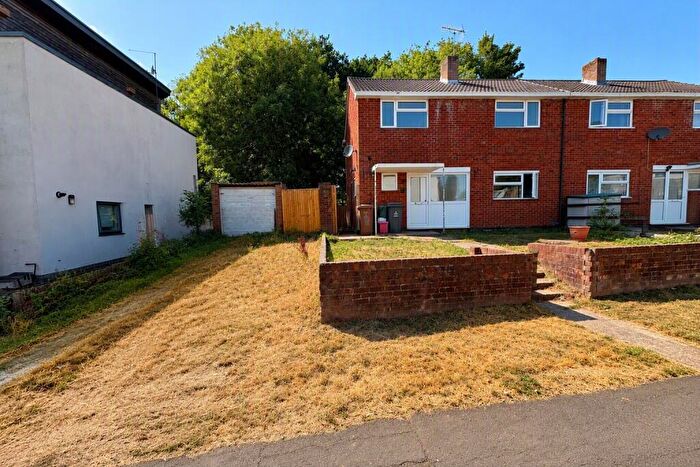 4 Bedroom Semi-Detached House To Rent In Peartree Way, SG2