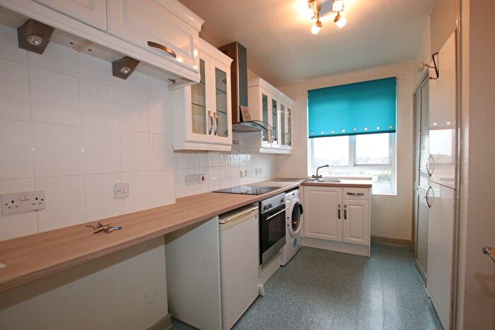 2 Bedroom Flat To Rent In Kemnay Gardens, Dundee, DD4