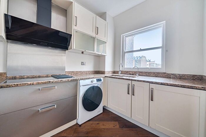 3 Bedroom Maisonette To Rent In Queens Gate, South Kensington, London, SW7
