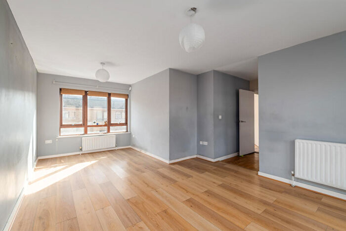 2 Bedroom Flat For Sale In Barchester Street, London, E14