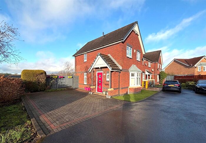 3 Bedroom Semi Detached House For Sale In Ingleby Close, Westhoughton, Bolton, BL5