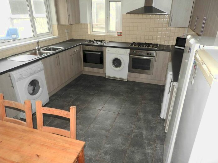 6 Bedroom Property To Rent In Oystermouth Road, City Centre, Swansea, SA1