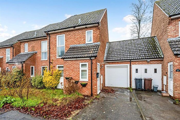 3 Bedroom End Of Terrace House For Sale In Lynwood Drive, Andover, SP10