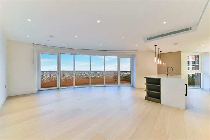 2 Bedroom Flat To Rent In Cassini Apartments, Cascade Way, W12