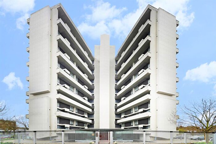 2 Bedroom Flat For Sale In Keeling House, Claredale Street, London, E2