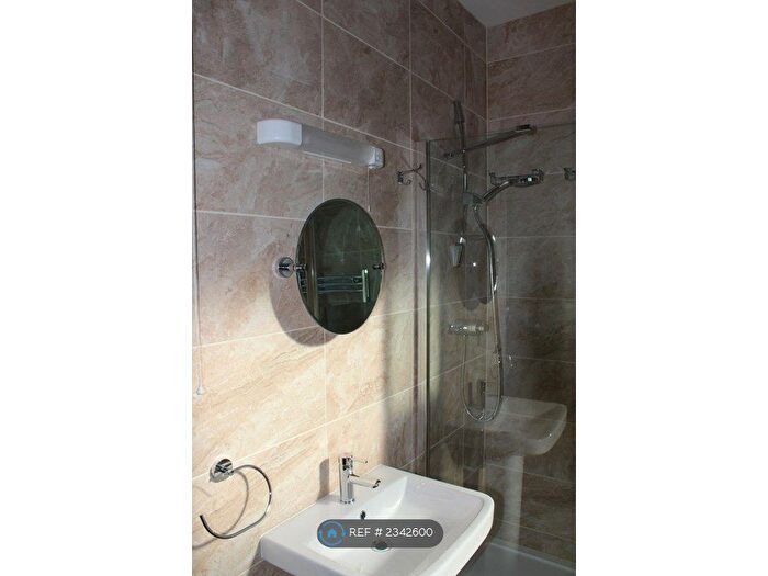 4 Bedroom Flat To Rent In Hawks Road, Kingston Upon Thames, KT1