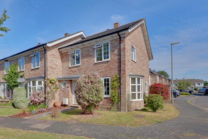 3 Bedroom End Of Terrace House For Sale In Oaklands Road, Havant, PO9