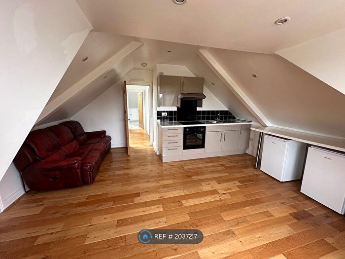 2 Bedroom Flat To Rent In Gunnersbury Avenue, London, W5