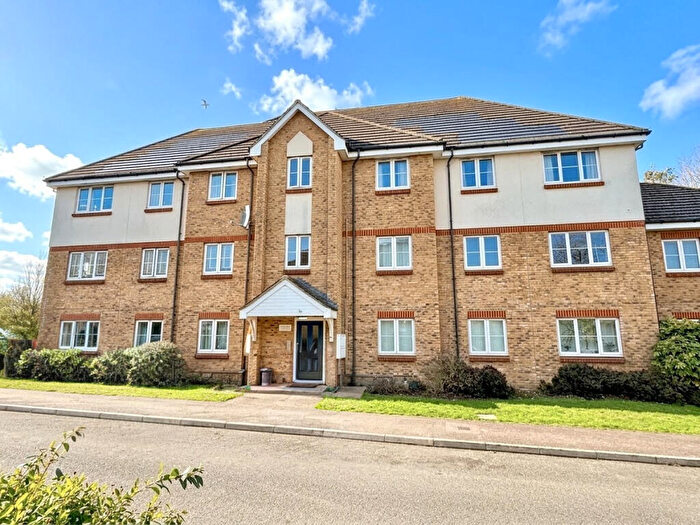 2 Bedroom Flat For Sale In Palm Drive, Rochester, ME1