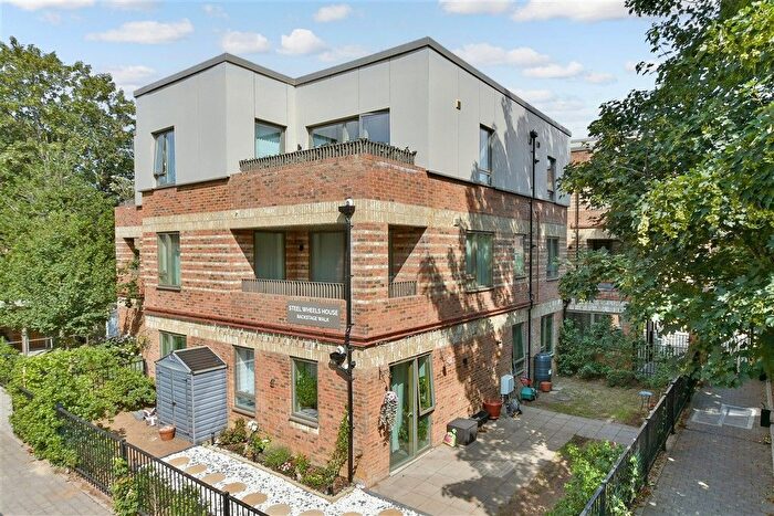 1 Bedroom Flat For Sale In Back Stage Walk, Wallington, Surrey, SM6