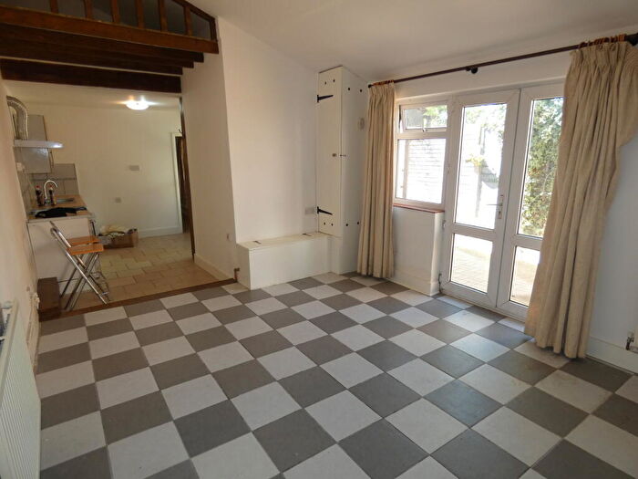 1 Bedroom Maisonette To Rent In High Street, London Colney, AL2