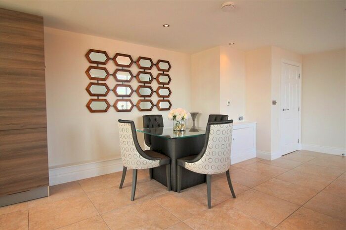 3 Bedroom Flat To Rent In Marlborough Drive, Bushey, WD23