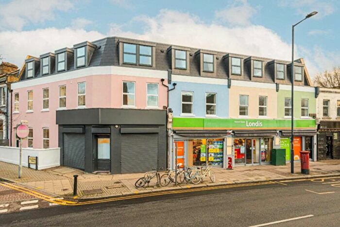 Flat To Rent In Harrow Road, Kensal Green, NW10