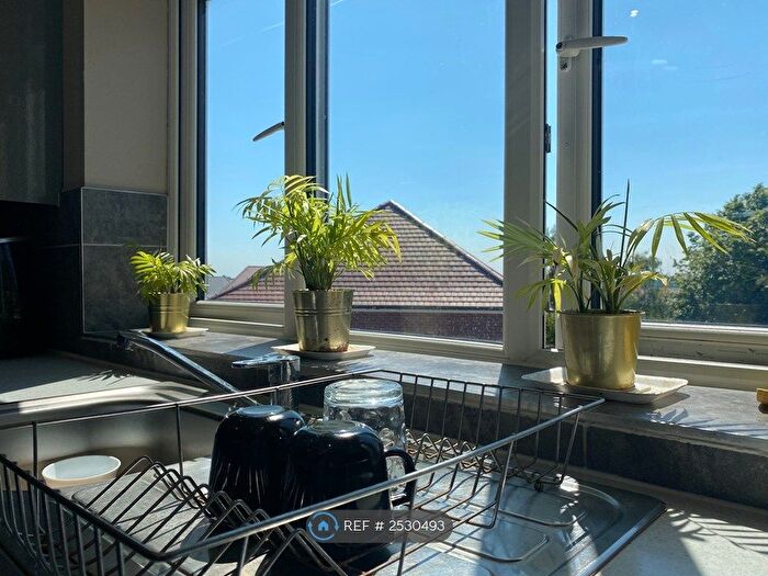 3 Bedroom Flat To Rent In Rutland Crescent, Luton, LU2