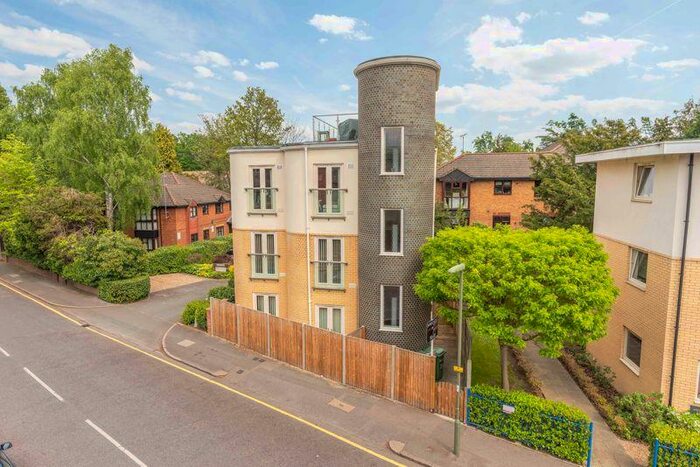 2 Bedroom Flat To Rent In Ashley Park Road, Walton-On-Thames, KT12