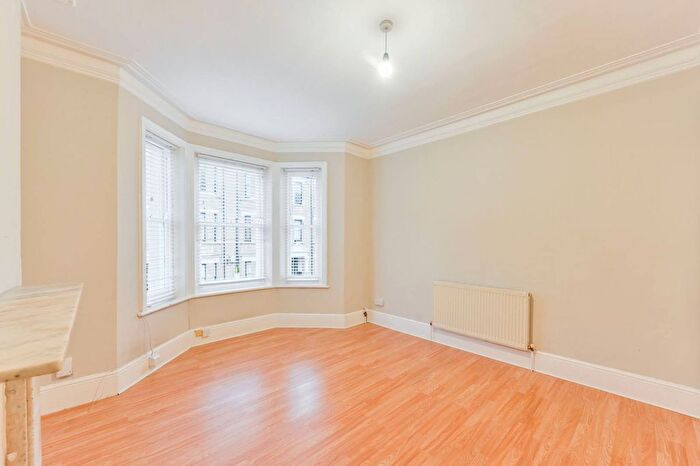 2 Bedroom Flat To Rent In Mowll Street, Oval, London, SW9