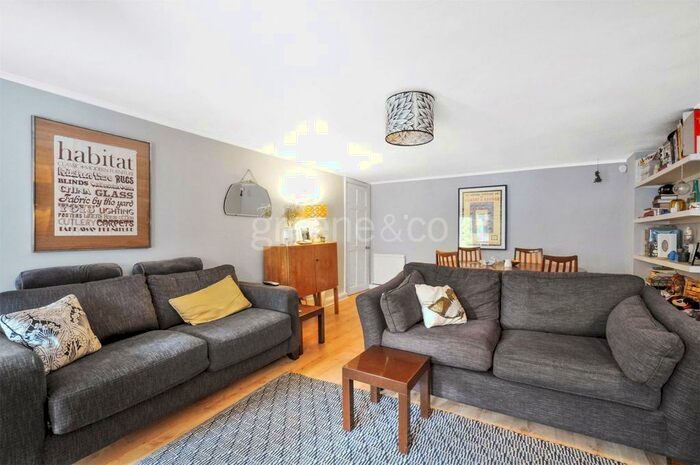 1 Bedroom Flat To Rent In Stapleton Hall Road London, N4