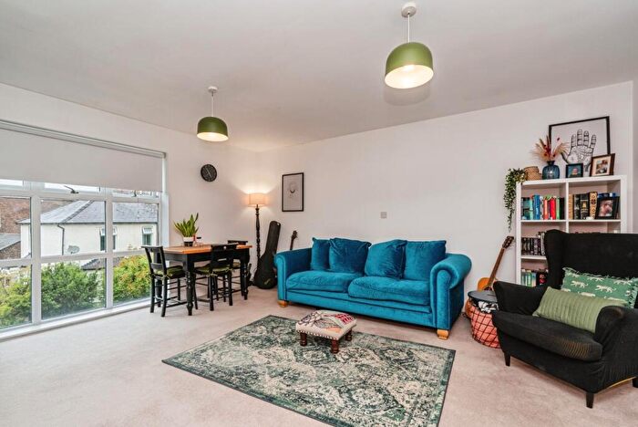 2 Bedroom Flat For Sale In High Street, Addlestone, Surrey, KT15