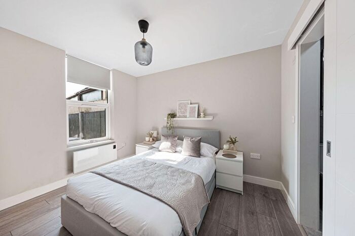 1 Bedroom Property To Rent In Room, Waldo Road, London, NW10