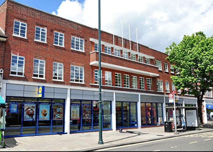 2 Bedroom Flat For Sale In High Street, Whitton, Twickenham, TW2