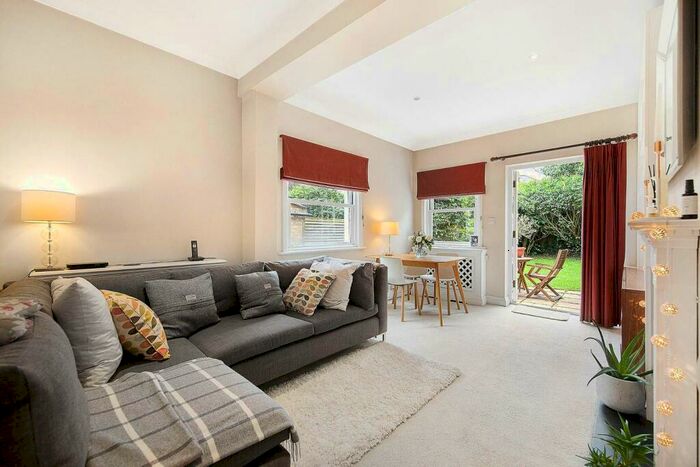 2 Bedroom Flat To Rent In Ramsden Road, Nightingale Triangle, London, SW12