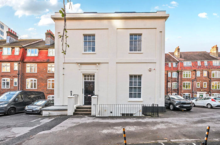1 Bedroom Flat For Sale In Grosvenor Square, Southampton, Hampshire, SO15