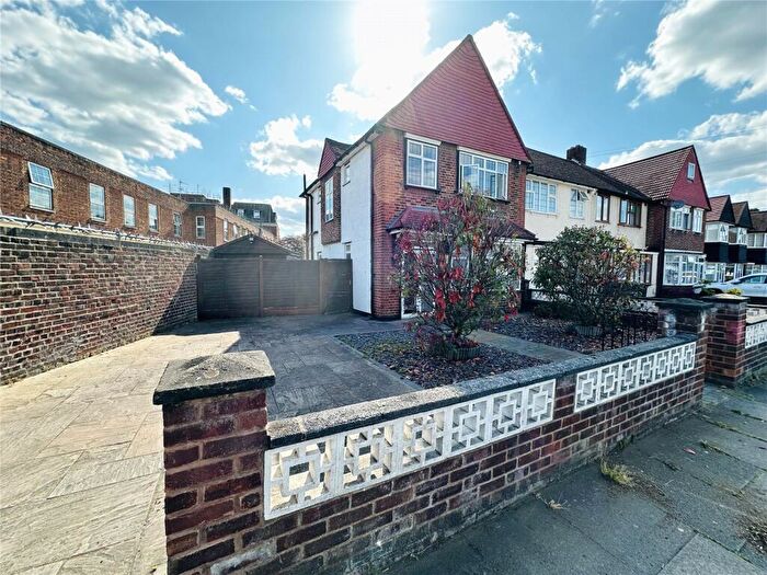 3 Bedroom End Of Terrace House For Sale In Conisborough Crescent, London, SE6