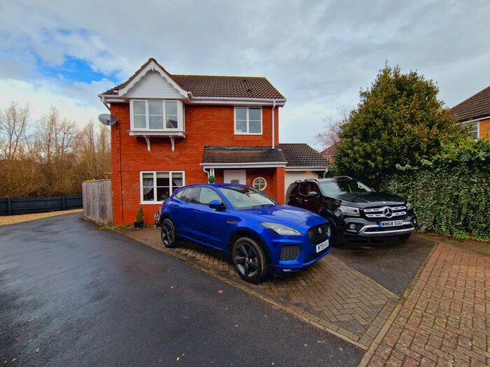 3 Bedroom Detached House To Rent In Exmoor Close, Taw Hill, Swindon, SN25