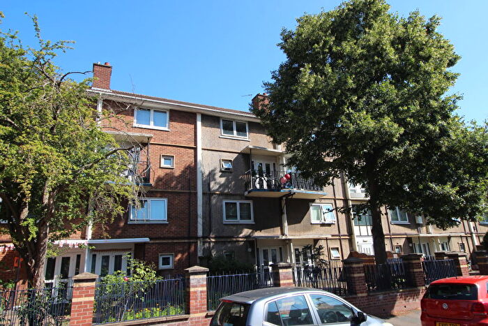 3 Bedroom Flat For Sale In Lethbridge Close, Leicester, LE1