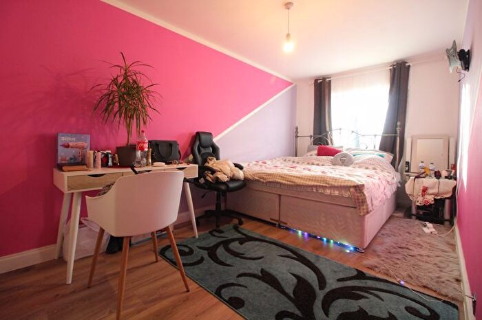 3 Bedroom End Of Terrace House For Sale In Birch Road, Rushden, NN10