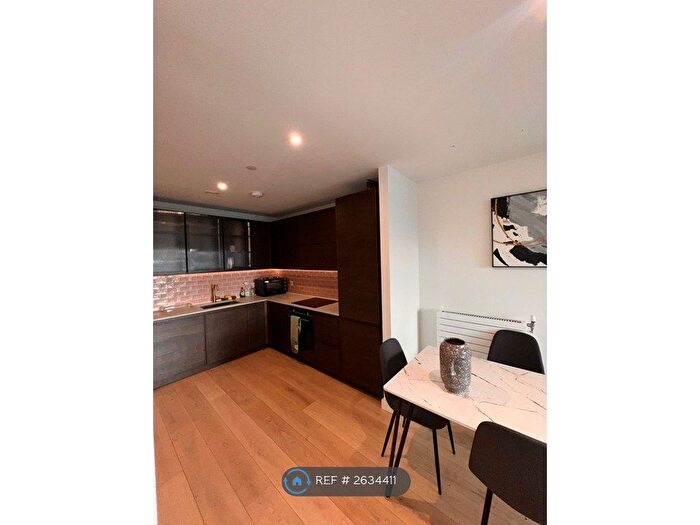 2 Bedroom Flat To Rent In Western Beach Apartments, London, E16