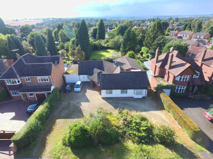 4 Bedroom Bungalow To Rent In Pedmore Hall Lane, Stourbridge, West Midlands, DY9
