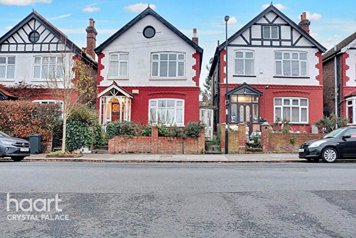 3 Bedroom Detached House For Sale In Grecian Crescent, London, SE19