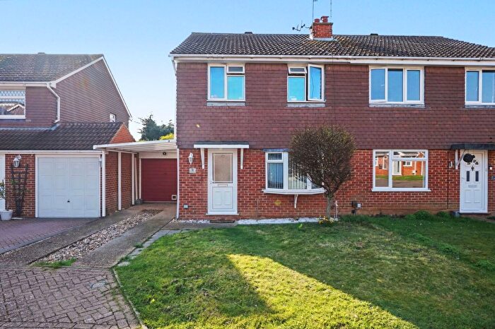 3 Bedroom Semi Detached House For Sale In Cardine Close, Sittingbourne, ME10