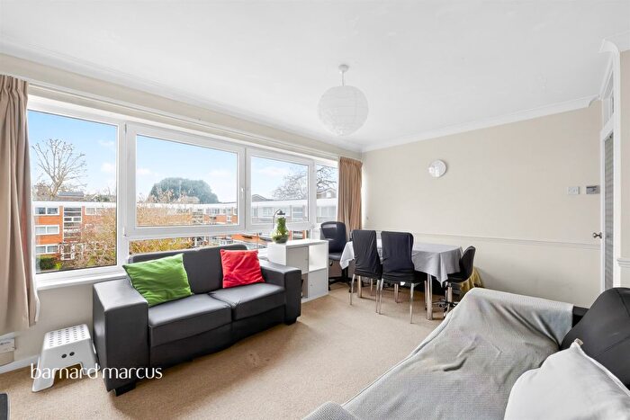 2 Bedroom Flat For Sale In Kings Road, Richmond, TW10