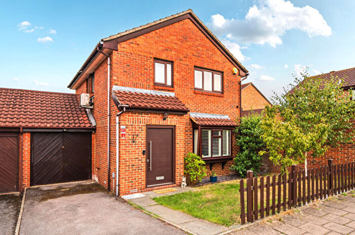 4 Bedroom Detached House For Sale In Bill Hamling Close, London, SE9