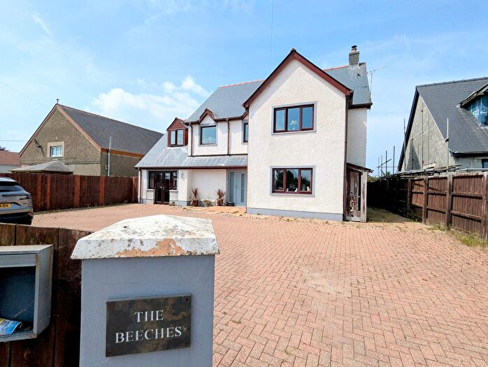 5 Bedroom Detached House For Sale In Beeches, Clynderwen, Pembrokeshire., SA66