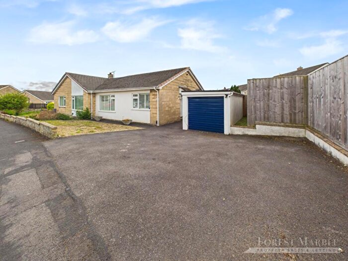 2 Bedroom Bungalow For Sale In Beverley Close, Frome, BA11