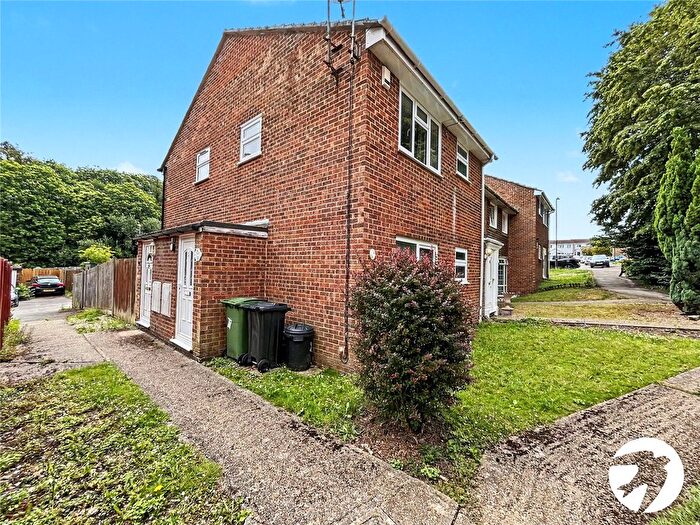 1 Bedroom Detached House For Sale In Yew Tree Close, Lordswood, Kent, ME5