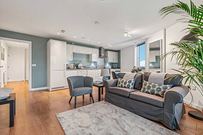 2 Bedroom Flat For Sale In Banister Road, W10
