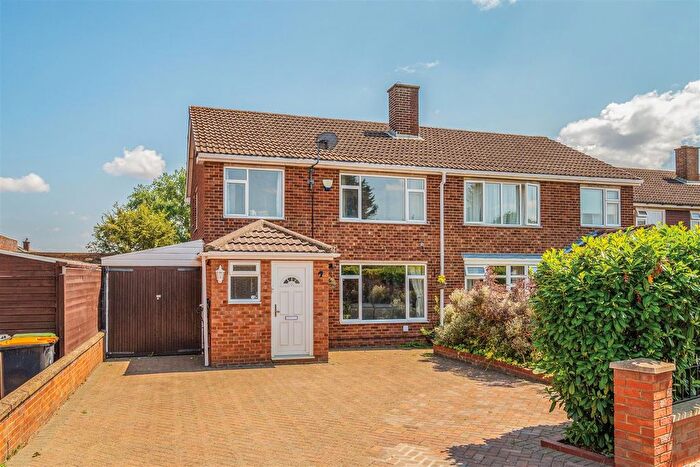 3 Bedroom Semi-Detached House For Sale In Linnet Way, Bedford, MK41