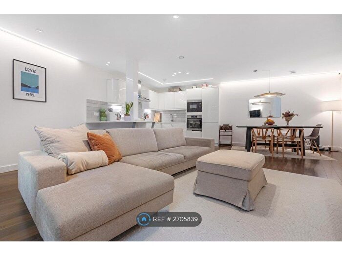 3 Bedroom Flat To Rent In Dray House, London, N1