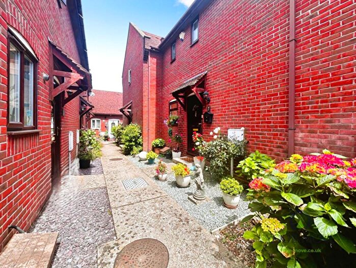 2 Bedroom End Of Terrace House For Sale In Riverside Mews, Bridle Path, Croydon, CR0
